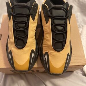 Adidas Yeezy Boost 700 MNVN